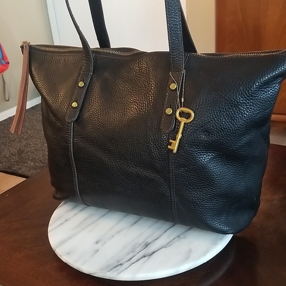 Fossil Handbags - Fossil Black Leather Tote Bag With 🗝